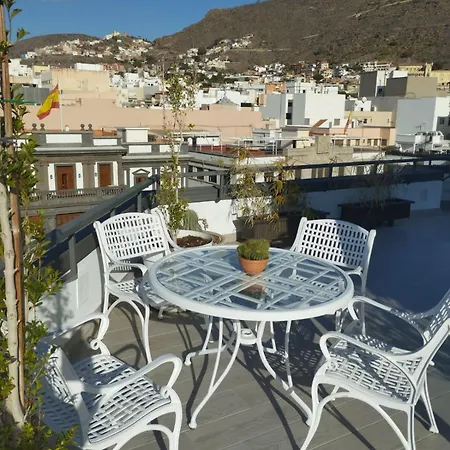 Sky Cruz Penthouse Apartment *
