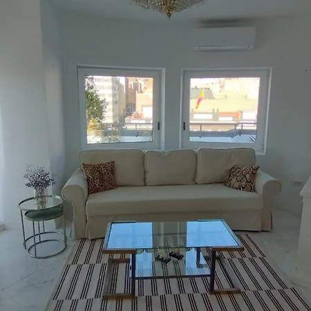 Sky Cruz Penthouse Apartment *